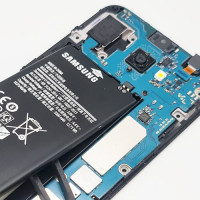 Wymiana montaż baterii akumulatora w smartfonach tabletach Samsung